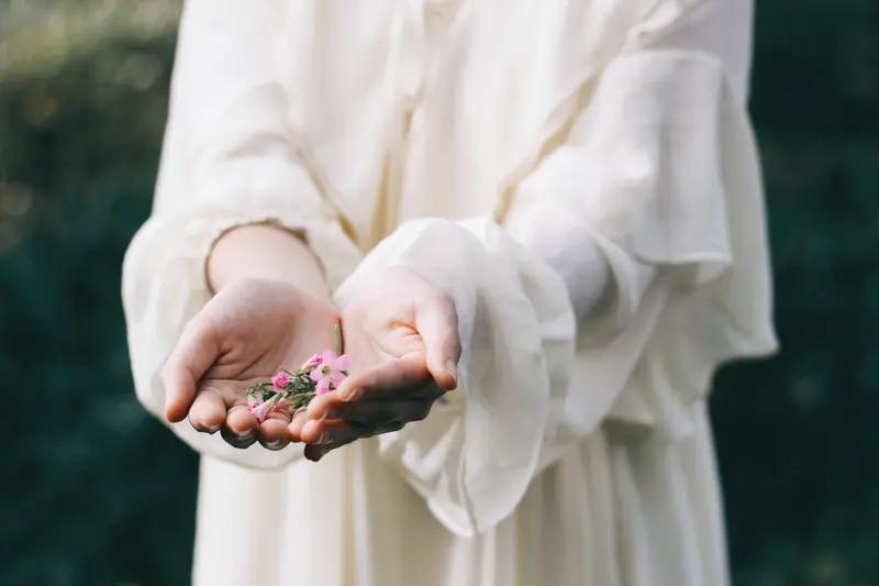 善良有错吗？小心，过度心软真的在害你！

小美最近很苦恼。她总是不忍心拒绝同事的