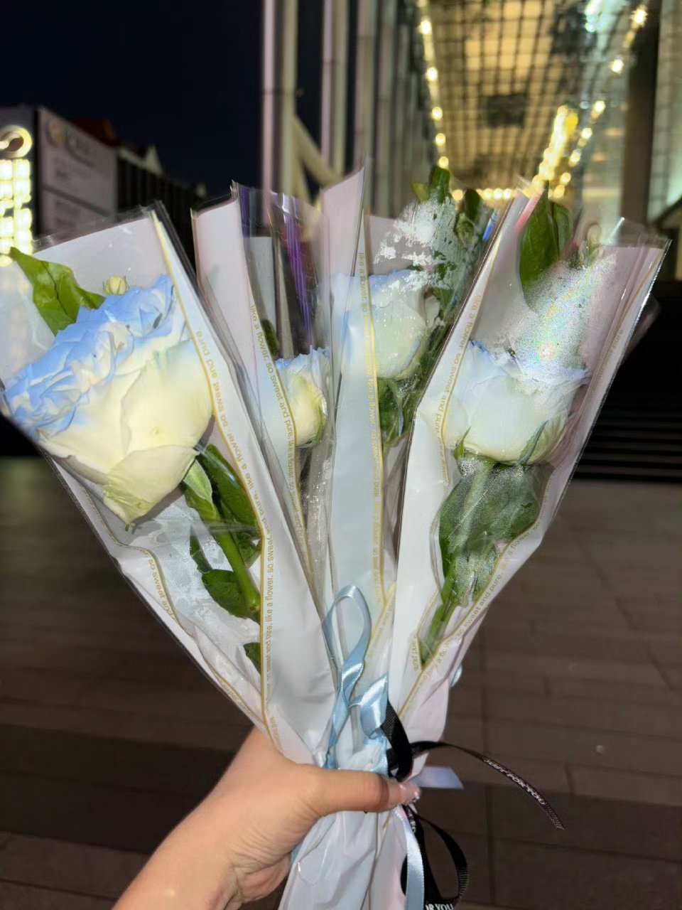 白鹿特意为hi6应援粉丝准备了150支花 520的浪漫，来自白鹿为粉丝逆应援准备