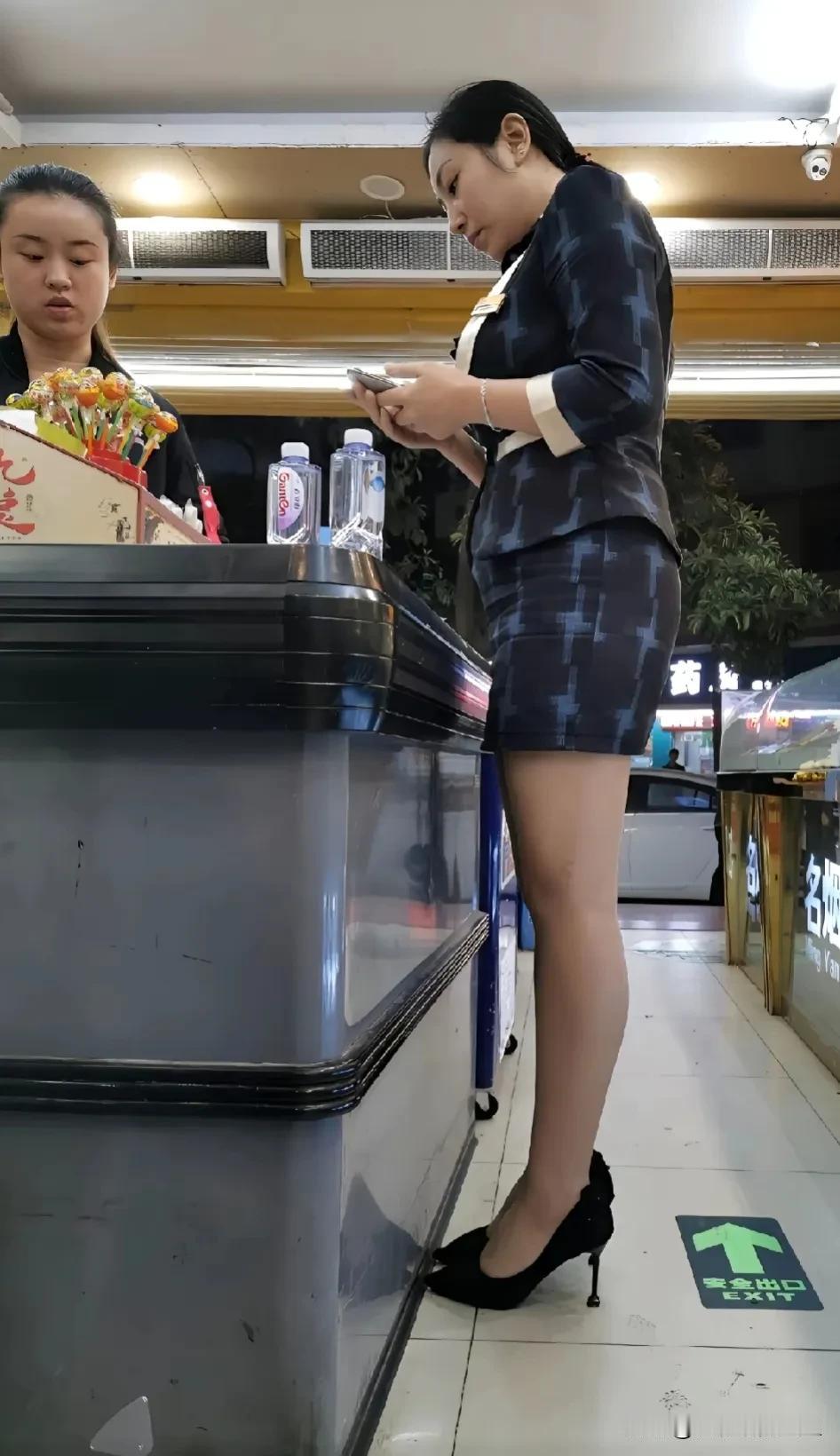 这又是谁的秘书呢？[泪奔]