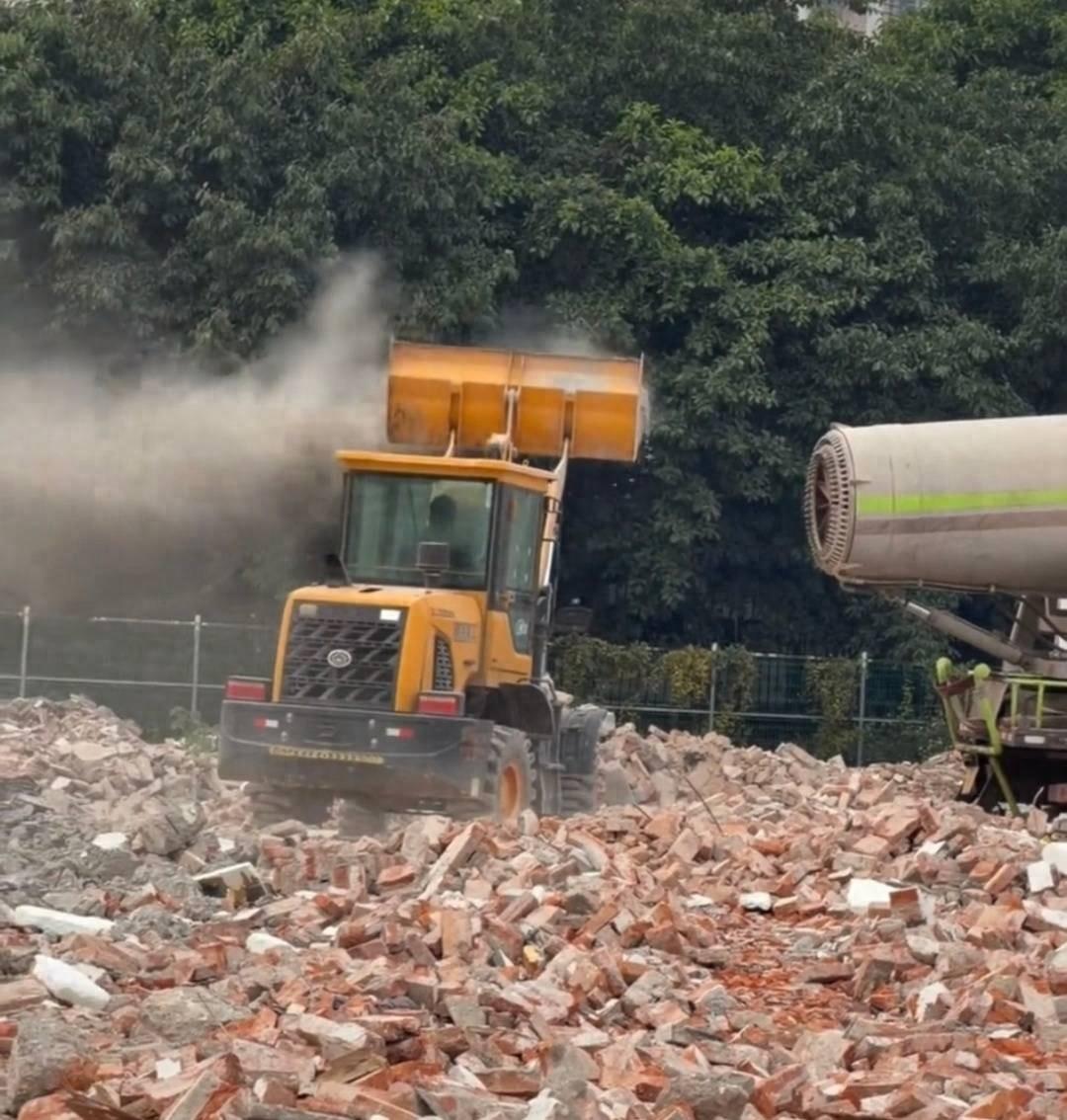 这真的是工作失误吗？广东广州，一网友发视频吐槽，拆迁队疑似为了让“钉子户”们搬迁