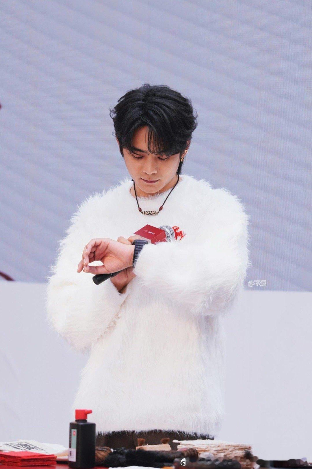 理塘丁真《天空下的温暖》网页链接理塘丁真 app_version=8.10.60