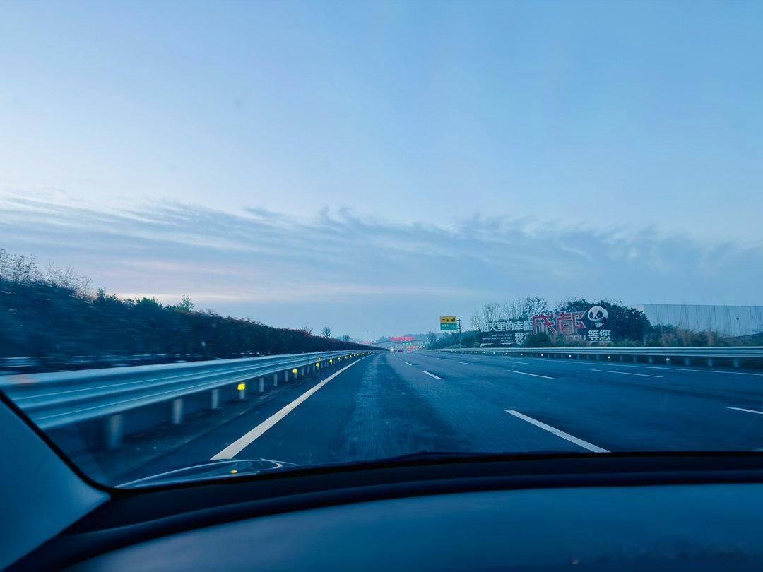 开启疯狂的两周满负荷工作，今天去保定看魏牌V9X，接下来超期待的新疆克拉玛依，以