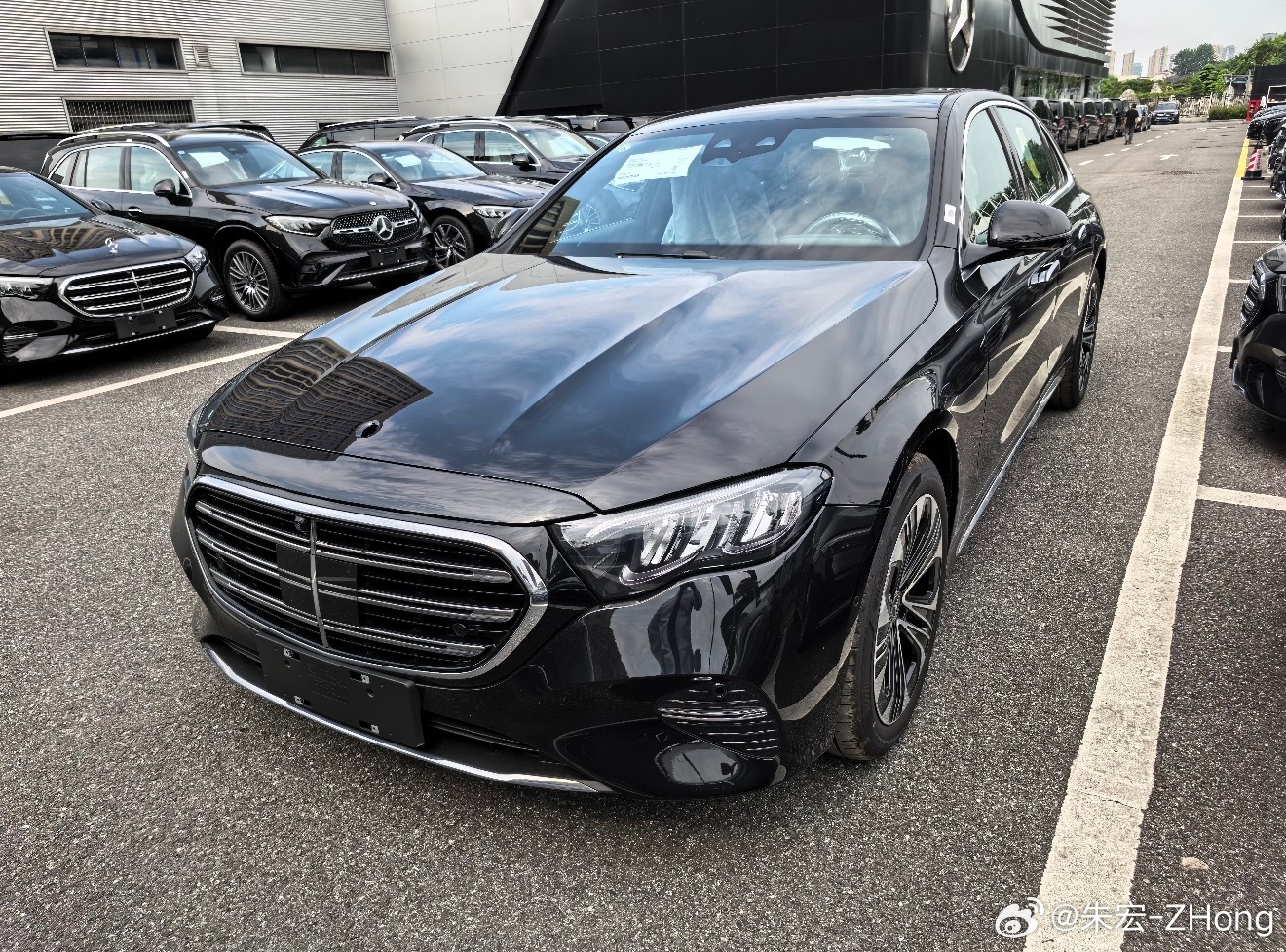 奔驰E300L 豪华 立标 26款 806版本 806 056版本的E300L立