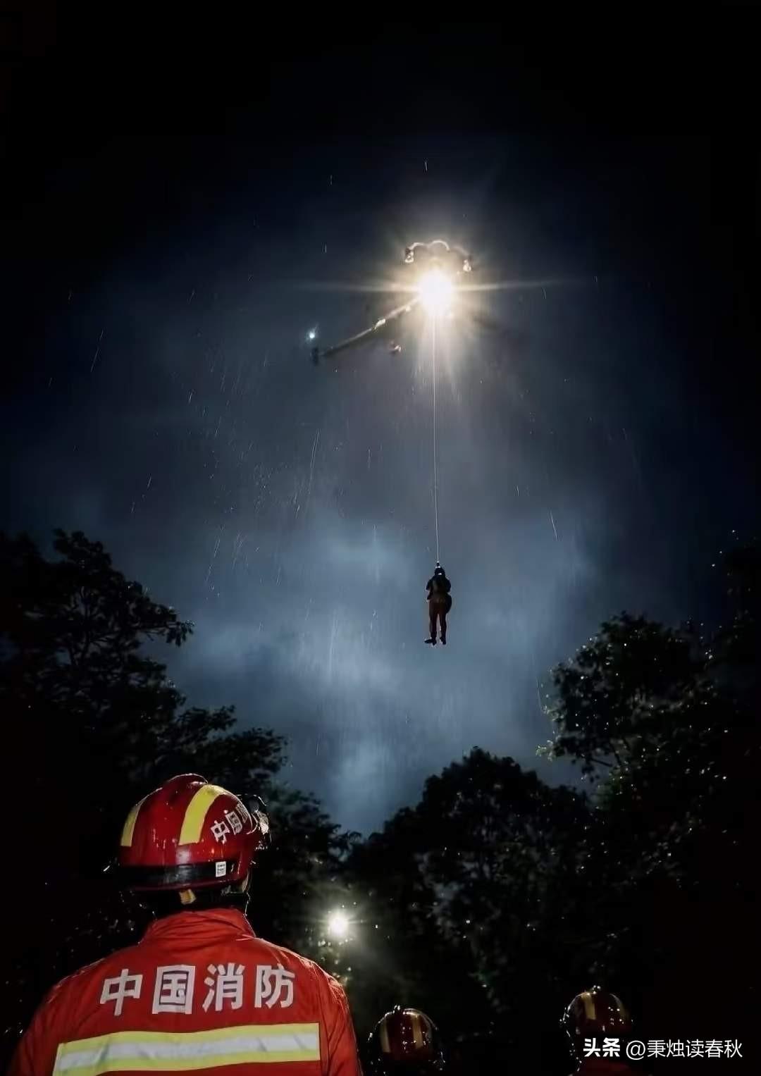 广西此次遭遇台风侵袭，洪水肆虐。然而，救援行动却深深震撼了我。其一，解放军战士不