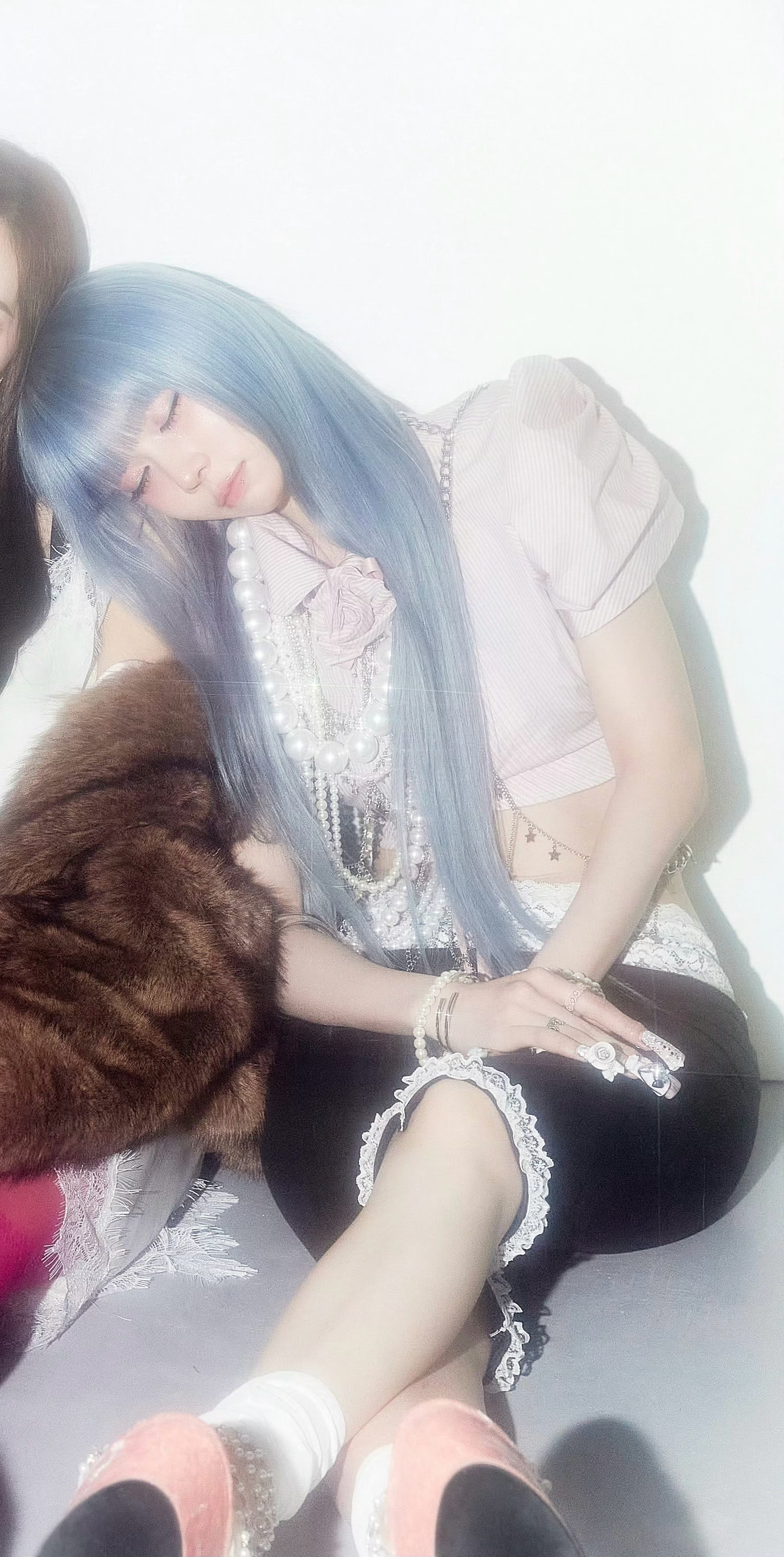 这个蓝发女孩好漂亮… 
