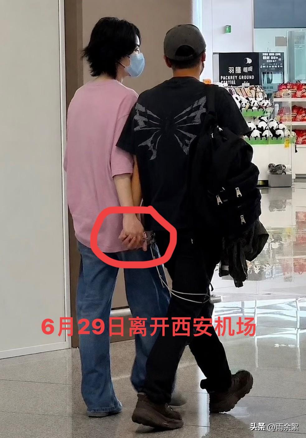 别说错，十指相扣是上次的事，这次是十指紧握！王菲与谢霆锋果然越来越甜蜜了……
