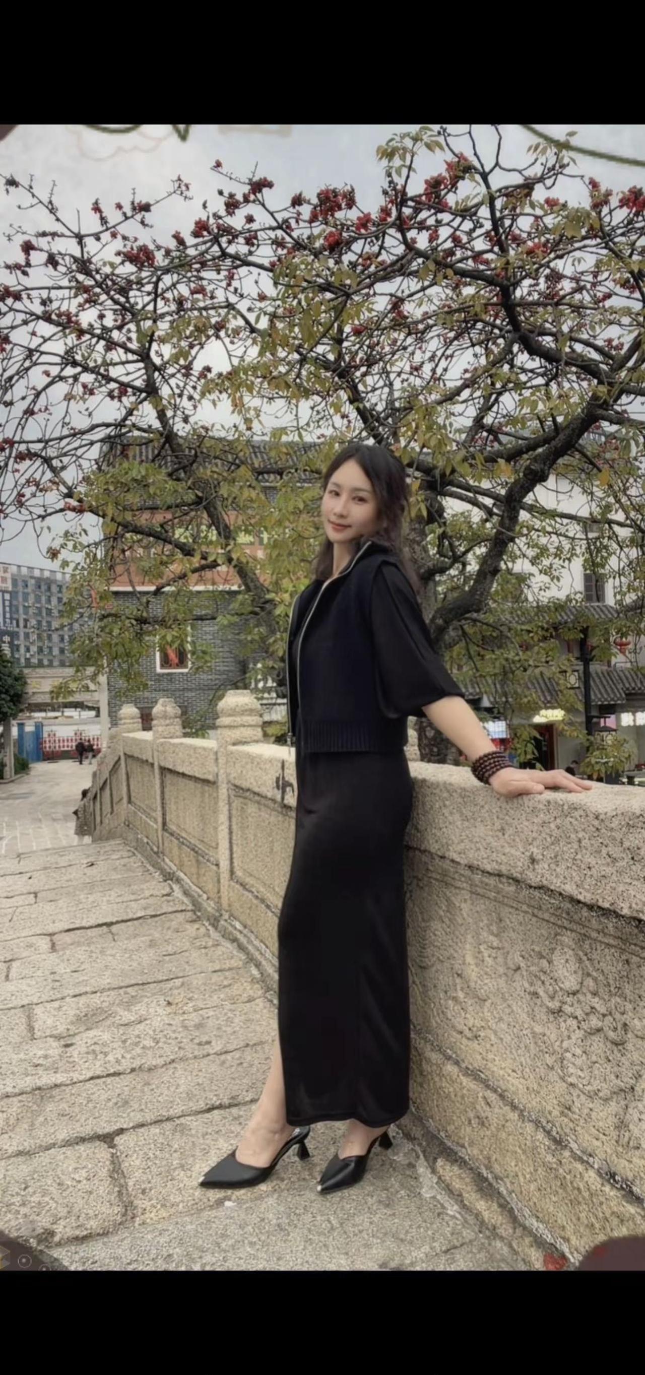 生活并不是生活在童话里，安稳比什么都重要，其实没有情绪的日子，就是最幸福的人。