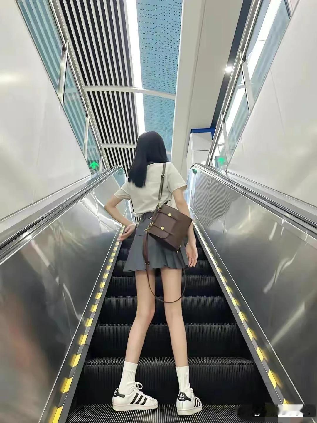今天周末电梯好安静