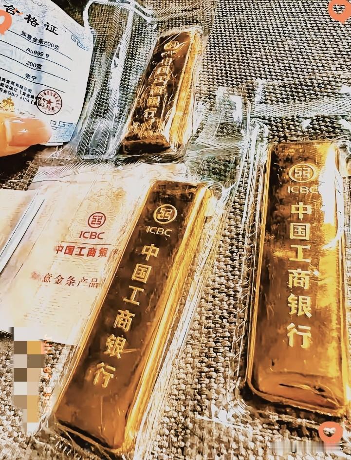 现在的金价，
已经开始不对劲了，
明明大盘金价已经大跌，可是那些
金店金价却跟之