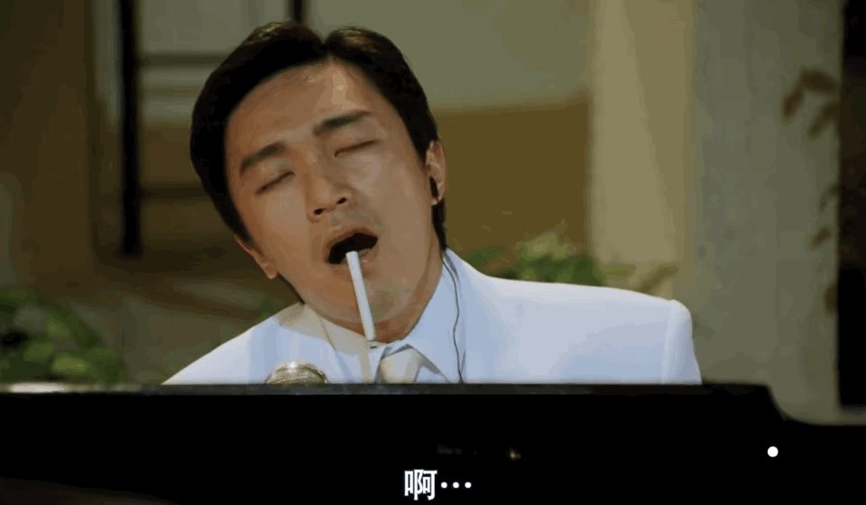 1994年，周星驰拍摄《国产凌凌漆》这一幕时，原计划这首“李香兰”是由星爷本人演