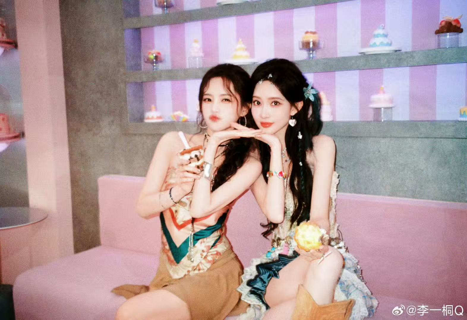 孟子义李一桐合照孟子义李一桐托脸合照孟子义李一桐托脸合照，美美姐妹花 ​​​