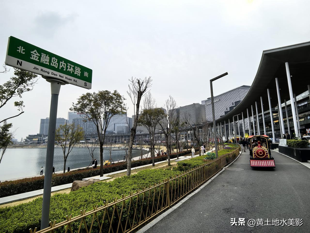 龙湖金融岛风光揽胜

行走河南郑州，来到位于郑州市郑东新区的龙湖金融岛，展现在眼