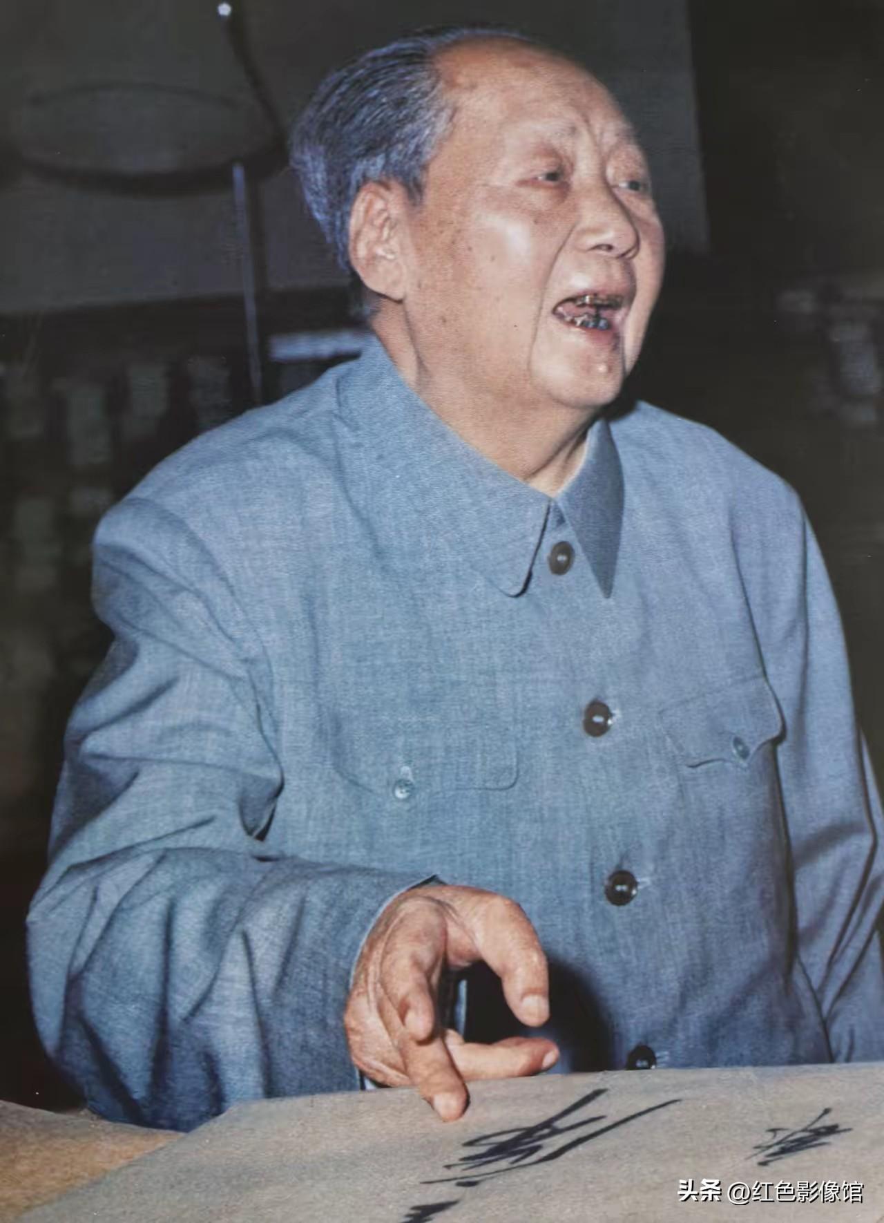 明天就是七一了，请为毛主席点赞献花[赞][赞][赞][赞][玫瑰][玫瑰][玫瑰