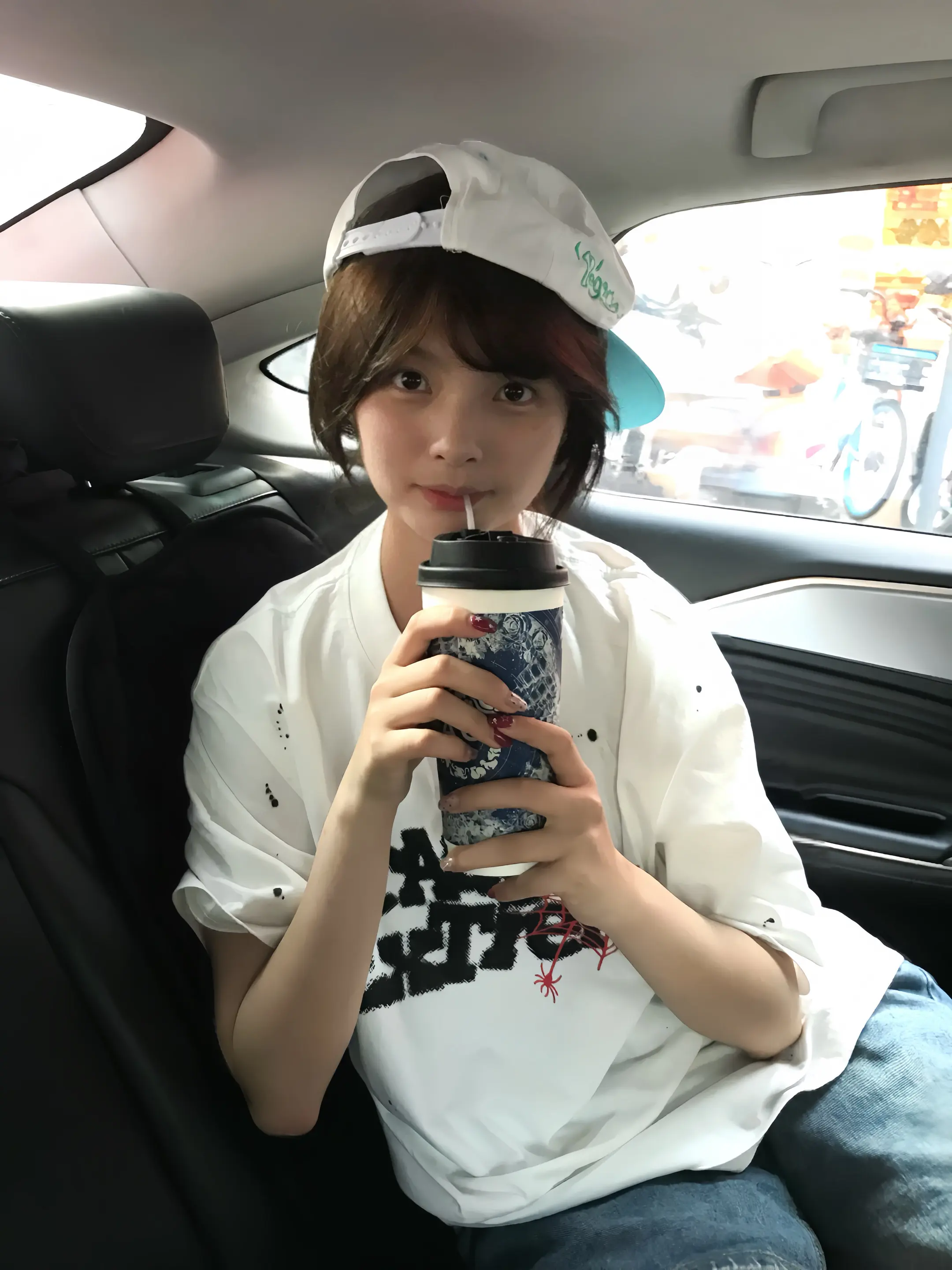 你这样硬抗是没用的 要学会倾诉 霸王茶姬知道吗 去给我买一杯伯牙绝弦超大杯