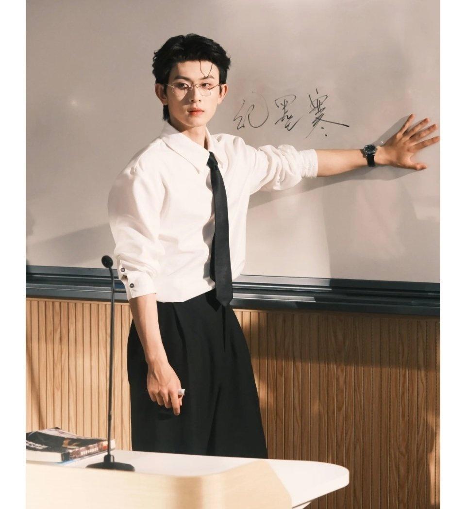 如果公司真的给他足够的公平了，他可能也不会解约，在娱乐圈太多的公司压迫新人，常年