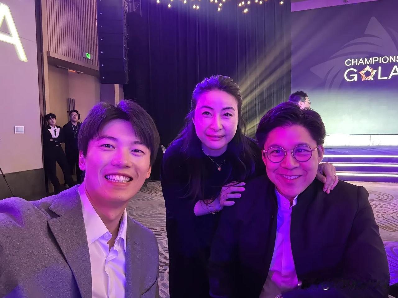 12月31日，游泳运动员汪顺在两个社交平台更新动态，分别用82张、15张照片来总