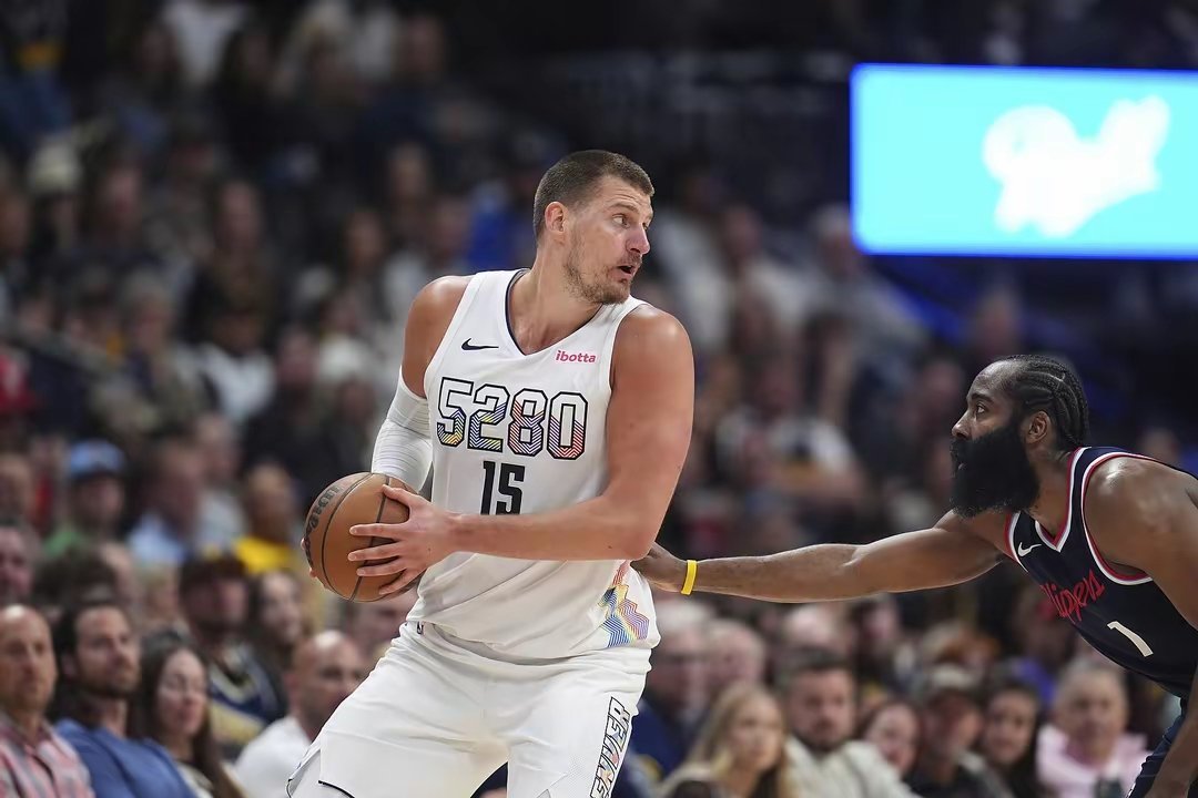 约基奇罚球哈登上场与裁判交流 掘金解说：另一位罚球商人也来了NBA篮球 1月31