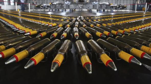 美国这回真把天捅漏了！111亿对台军售刚出手就被中国反手一巴掌扇懵，20家军火商