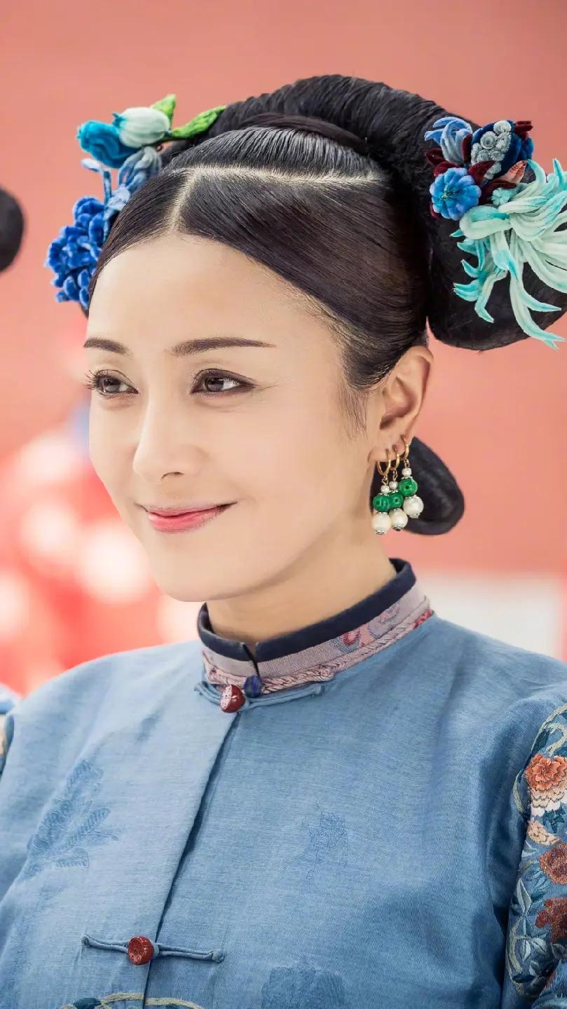 秦岚的富察皇后凭啥能拿下129亿人气热度？

都说宫斗剧里黑莲花爽感拉满，可为啥