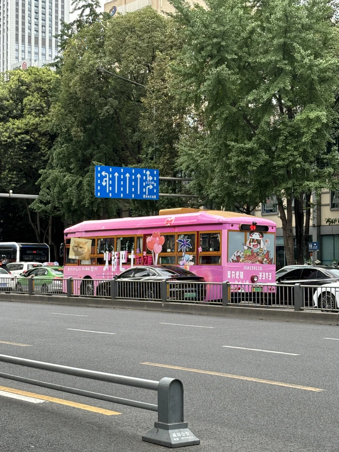 不是吧！在成都还可以这样吃火锅啊！！！！