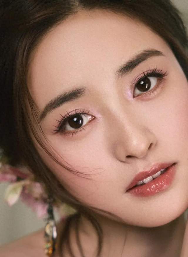 沈月长春电影节，雅韵绮境，随风盛放；一步一花醒，万步春园开