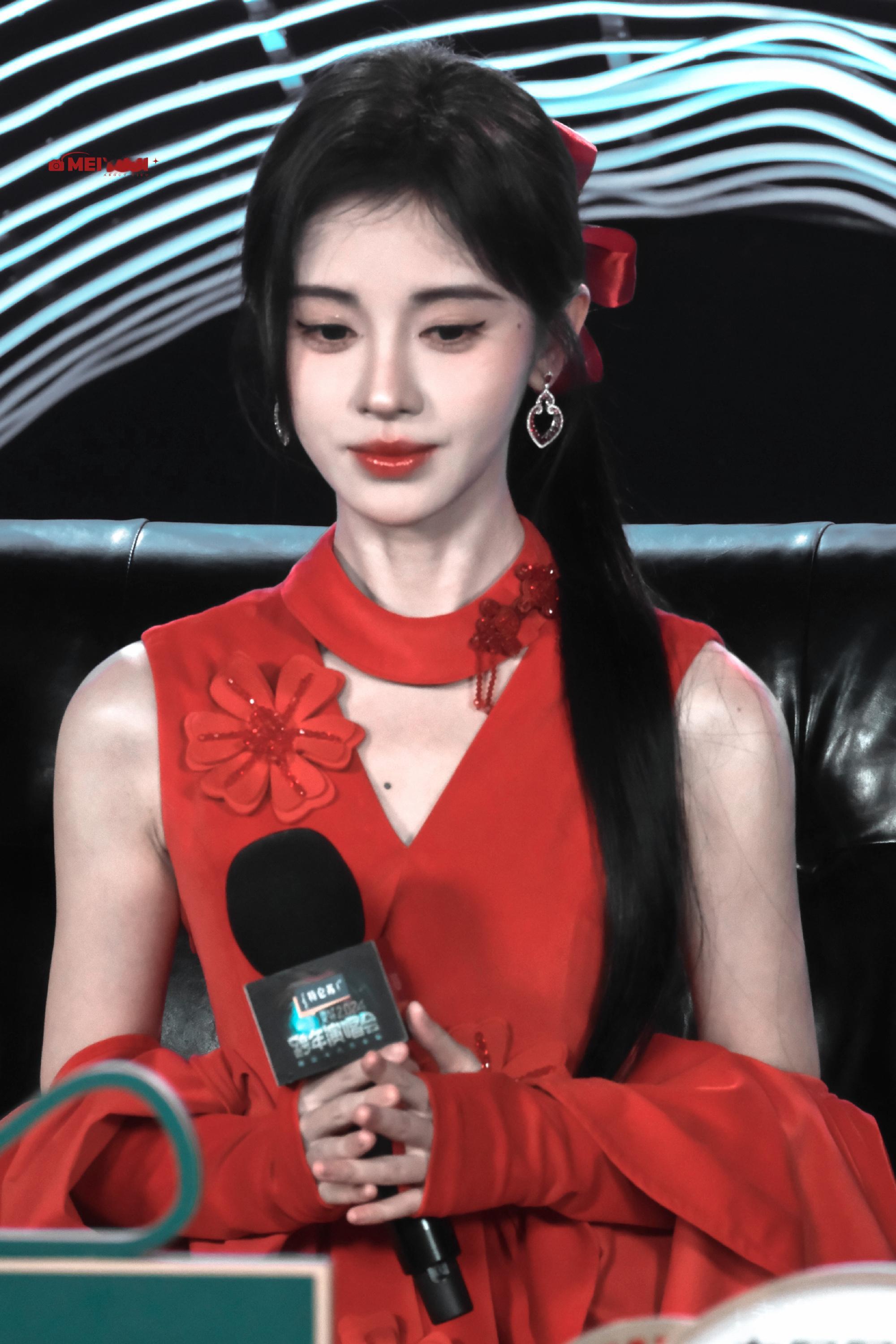 jjy鞠婧祎姜黎非jjy鞠婧祎千香冬天手好冷 想伸进你们的钱包里˵0𖥦0˵