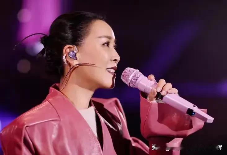 那英在澳门因为举办演唱会时把国庆节说出了五一节！
这令众多网友们不可理喻…
一般