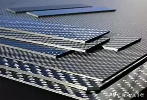 中国碳纤维再破局！T1200级全球首发，百吨量产改写世界材料格局
 
2026年