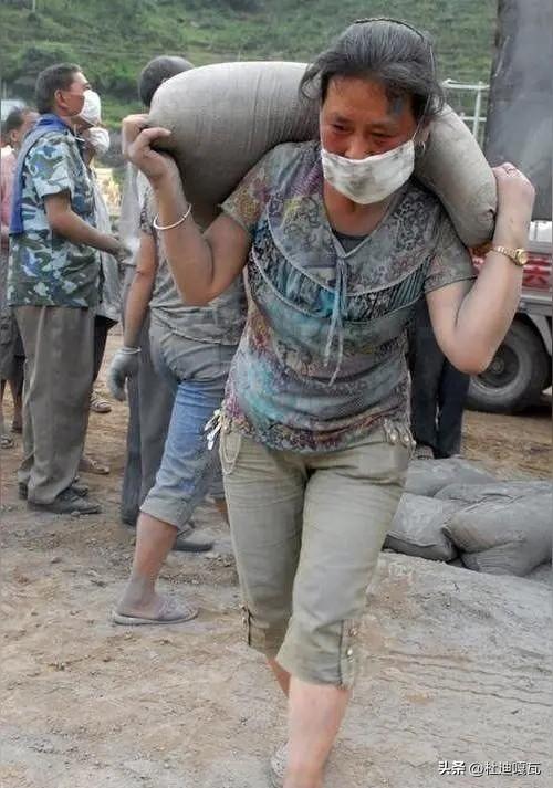 每天投入的玩半小时，老年人是无所谓，年轻人真的做不到。
年轻人的工作压力大，生活