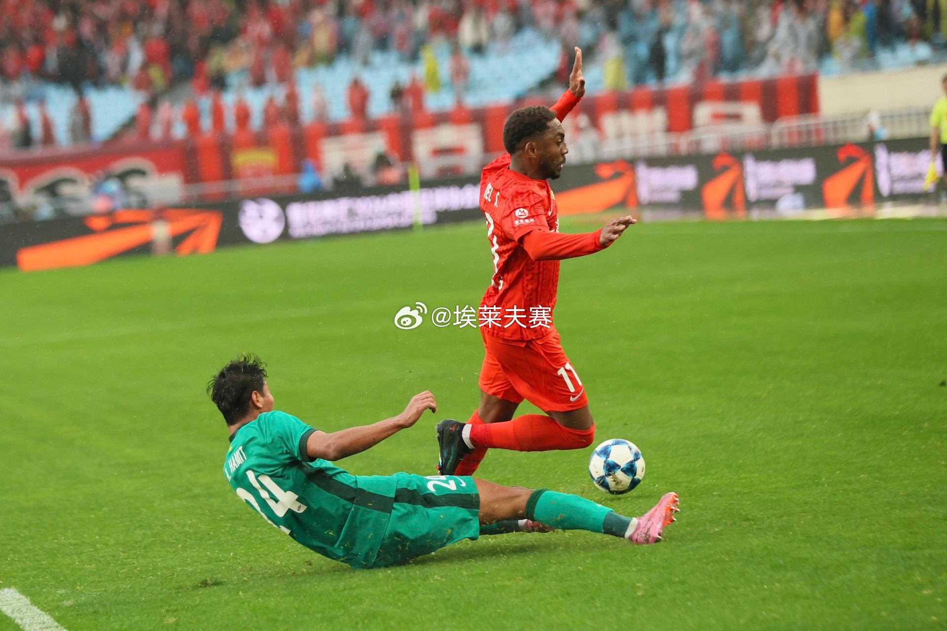 北京国安上海海港vs北京国安 海米提更新社交媒体：“ 🏆 💚 继续…🦾🦾