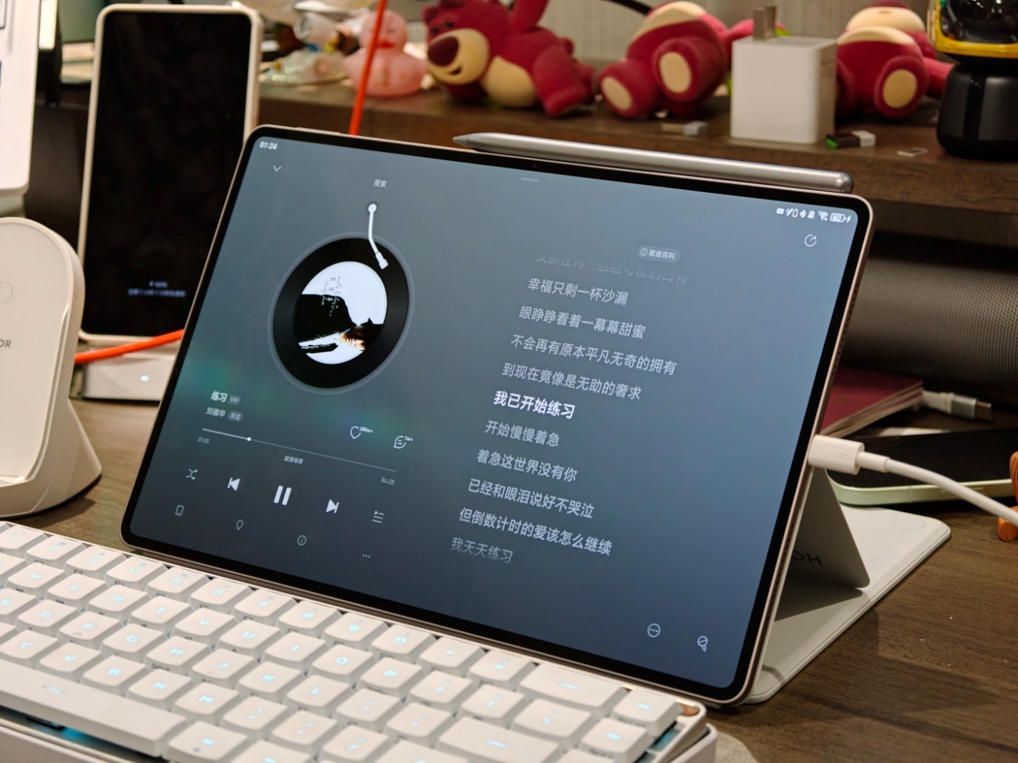 MagicPad3 Pro 12.3正脸太美了，听歌也美
