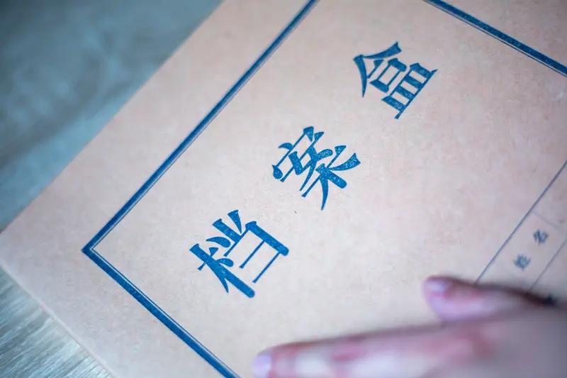 轻微犯罪记录封存主要靠办案机关依职权操作，不用个人申请。只要确认犯罪记录符合封存