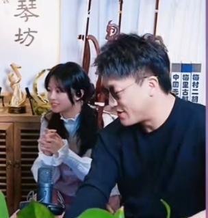 拿了抖音城市赛第四的二饼力哥，转头就退赛了——不是打不动，是算不过账？
刚捧回第