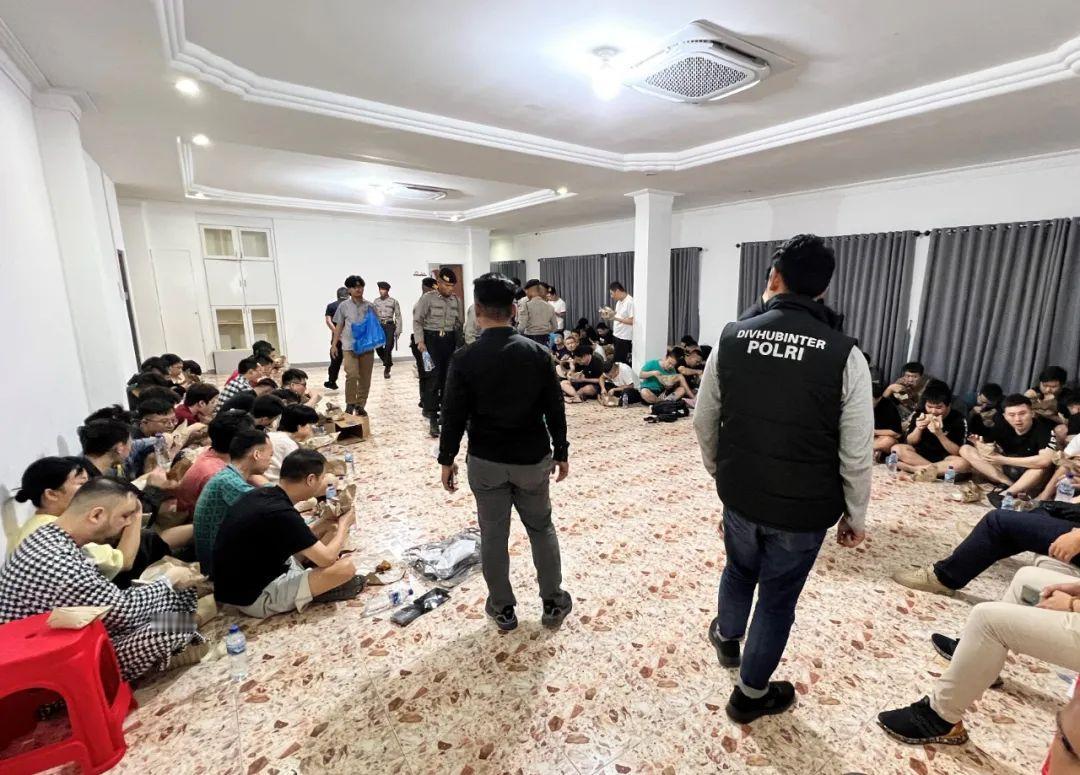 52名新加坡公民在广西被警方抓捕，涉案人员疑似卷入传销相关违法活动，这一事件引发