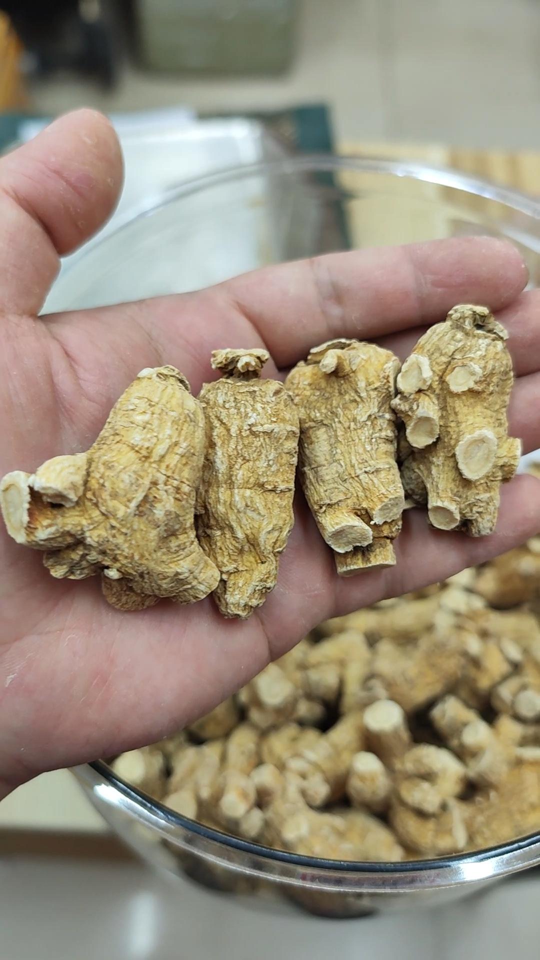 ￥180。正宗加拿大西洋参，参味浓郁，纹理清晰，所见即所得