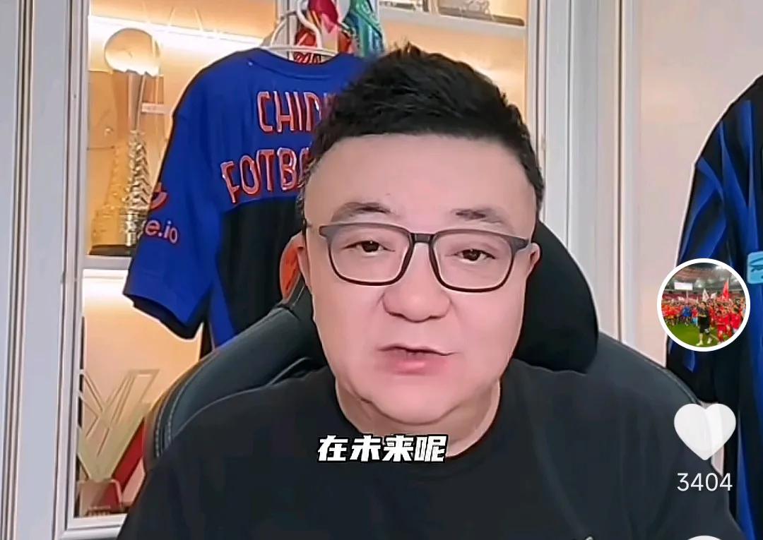 董路坚定认为，年轻球员越早去留洋越好。
董路在直播时表示，现在的中超联赛节奏水平