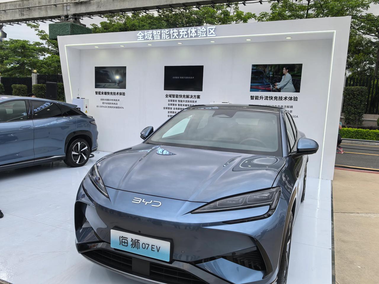 比亚迪新车又来了，海洋网新车～海狮07 EV，真车确实是很好看啊！前脸是海洋网家