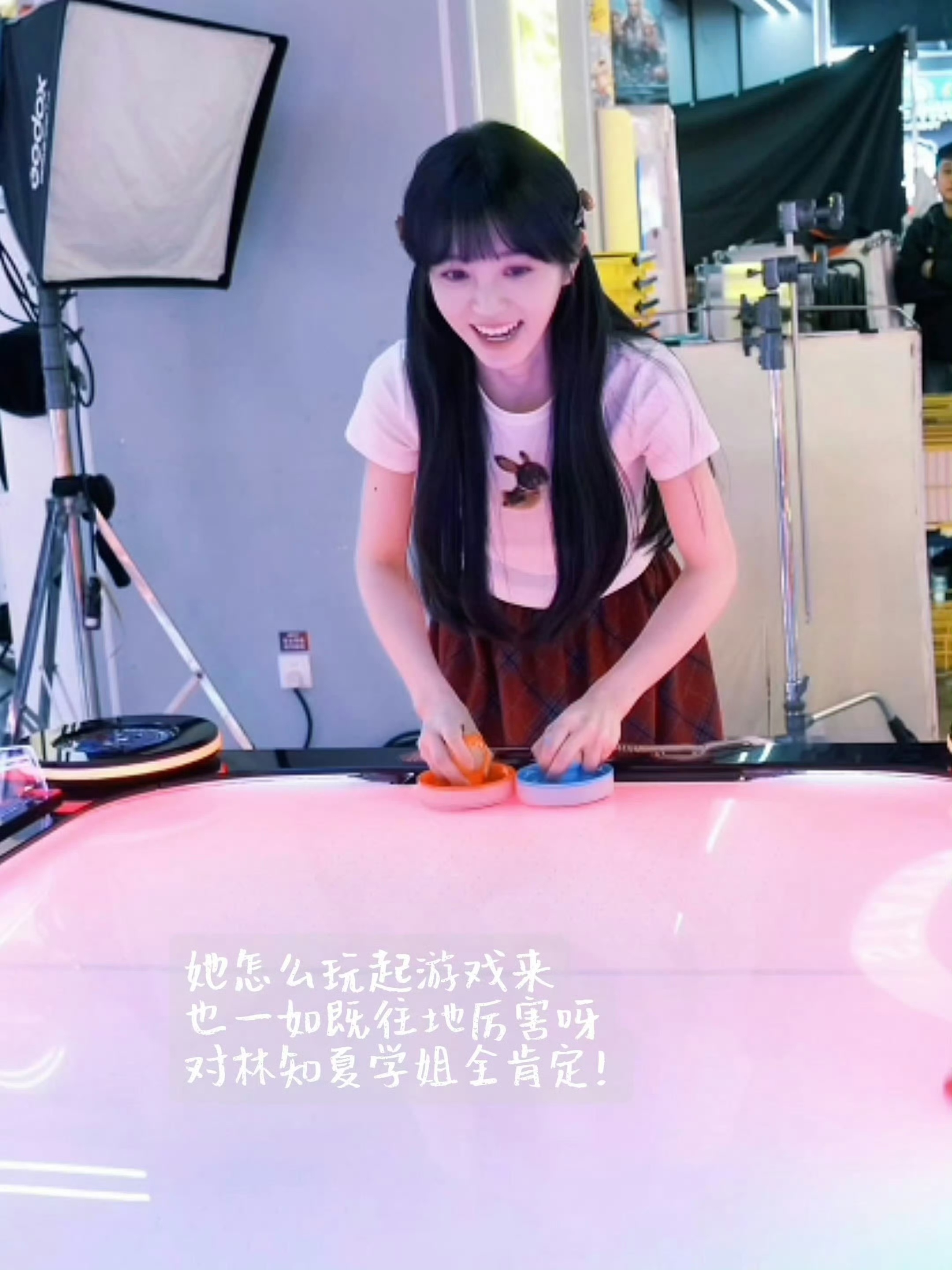 田曦薇是live也是林知夏的life 能不能出个24小时直播？田曦薇连走路带风的