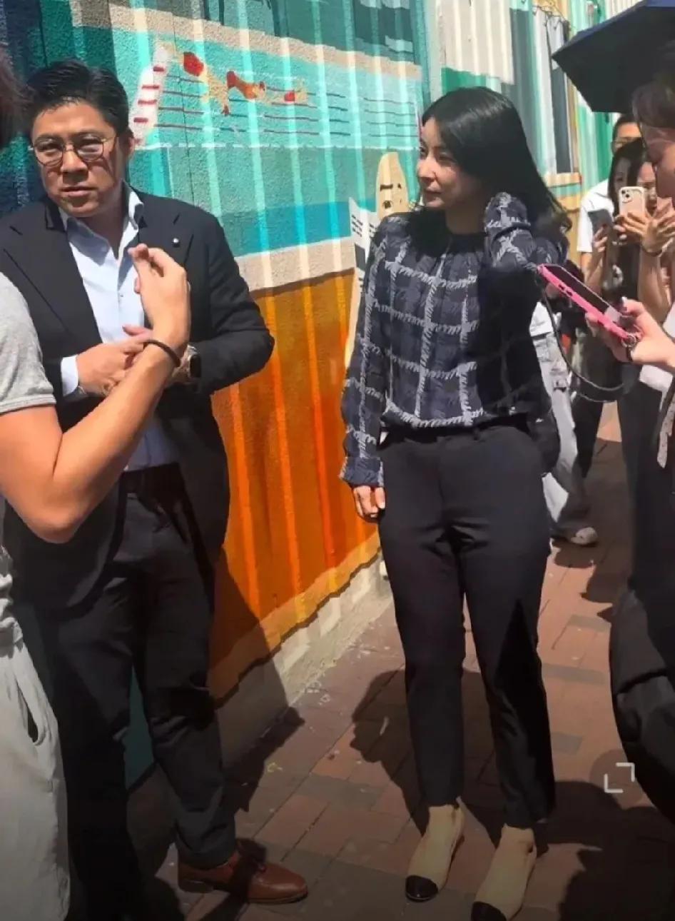 为什么那么多人
喜欢霍启刚郭晶晶夫妇
在我看来，主要有这四个原因
第一，随和接地