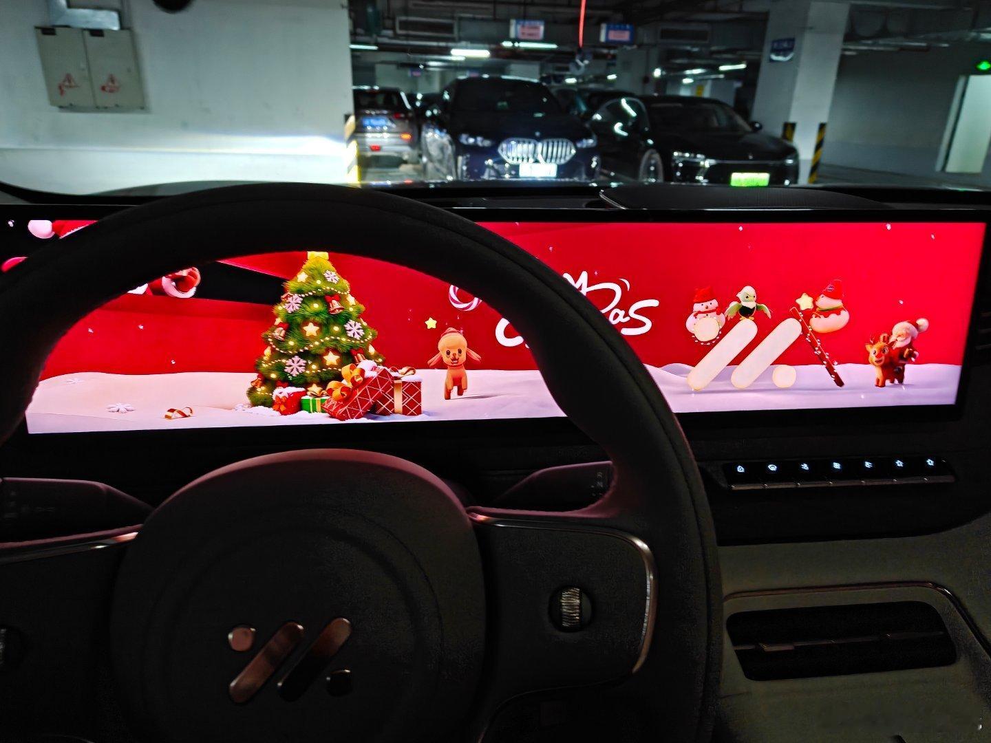 今日第一个圣诞祝福是智己LS9给的！ 