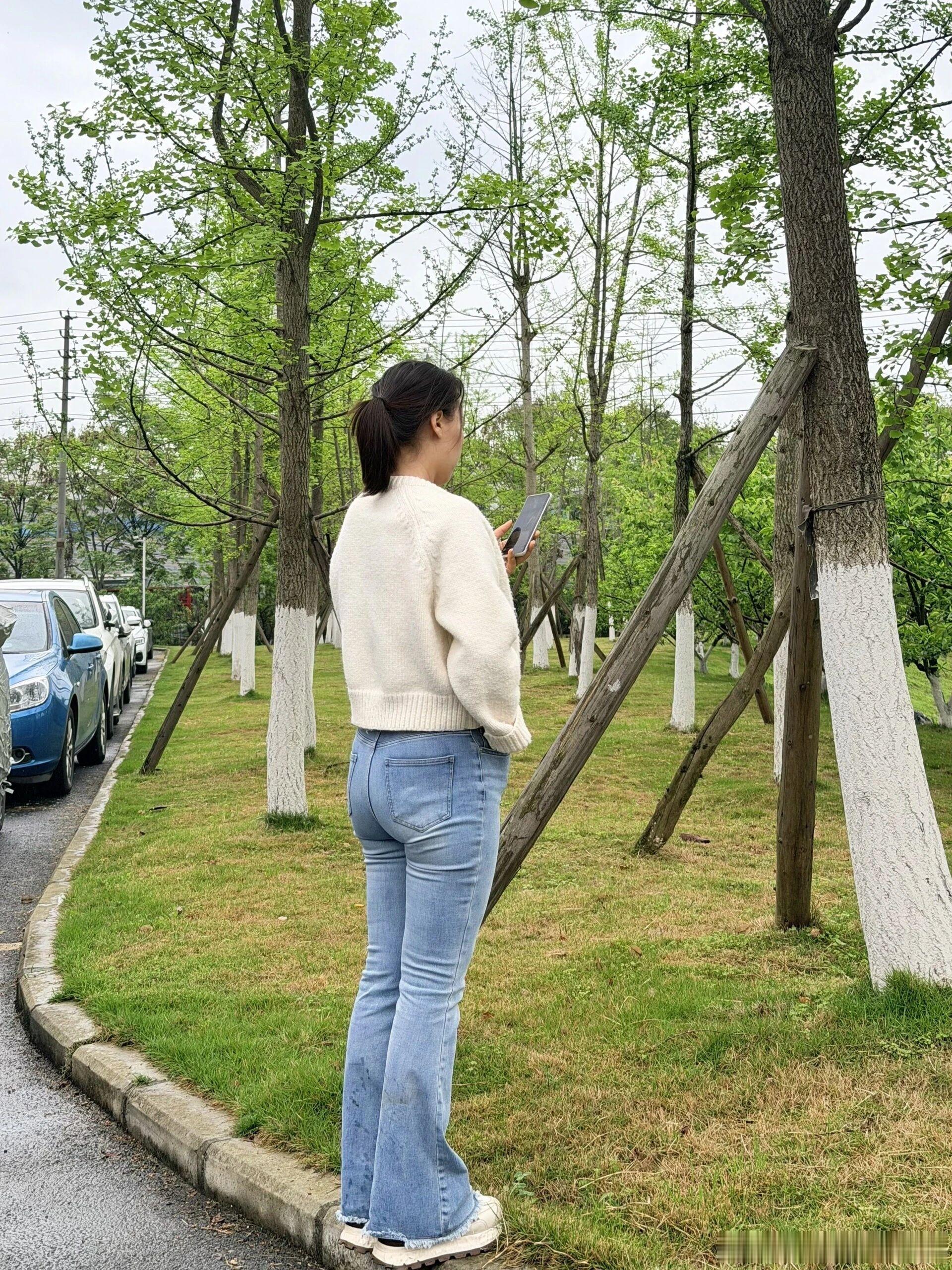时尚穿搭今天穿什么ootd 工作之余也要勤恳锻炼身体啊，跑跑步扭扭腰 