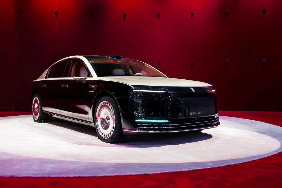 余承东首曝尊界新车余承东曝尊界200万级新品轿车 北京车展直播现场高能不断，余承