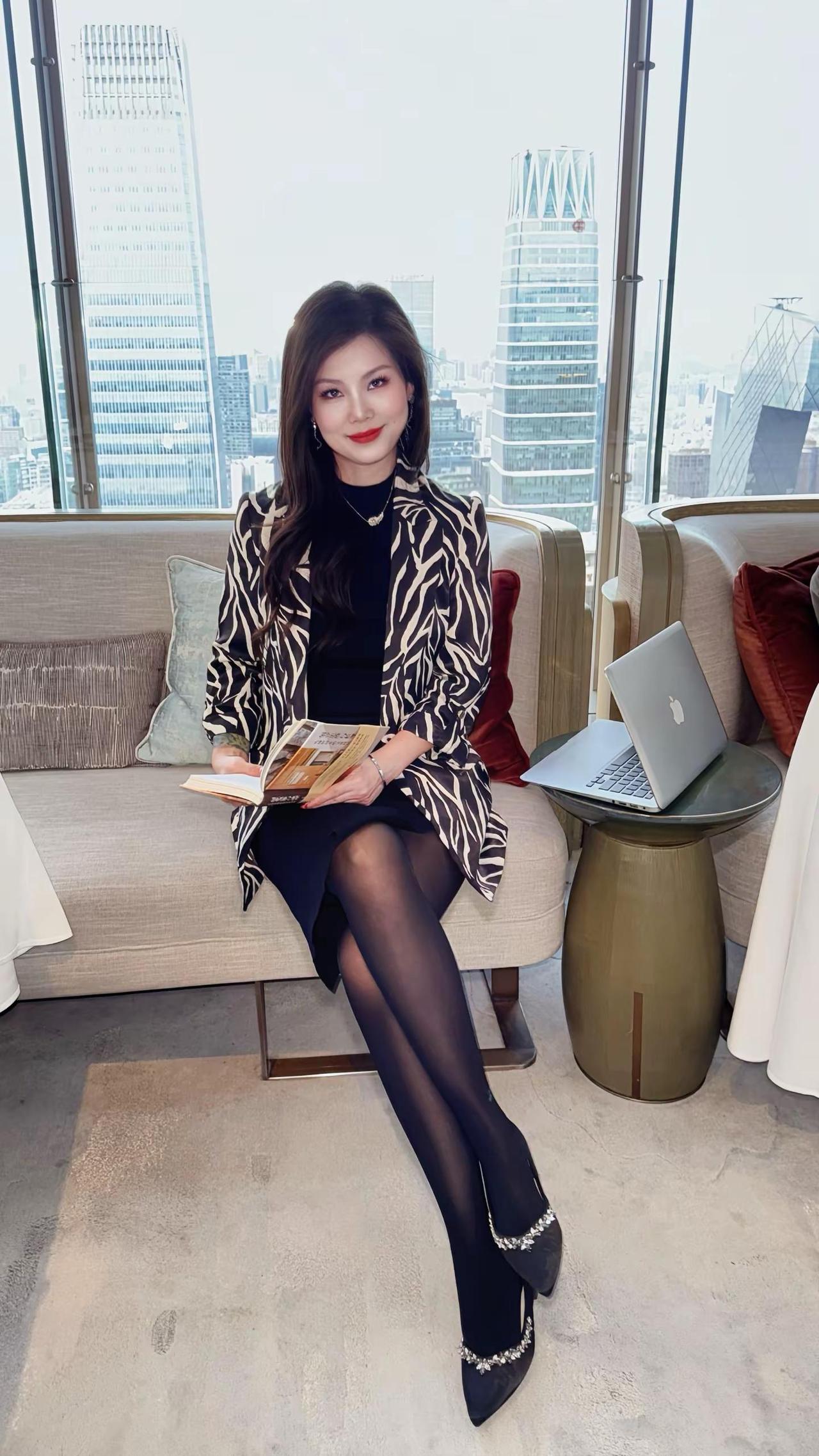 北京也有属于我们的曼哈顿 车水马龙是日常，披星戴月是常态。职场一路升级，慢慢与自