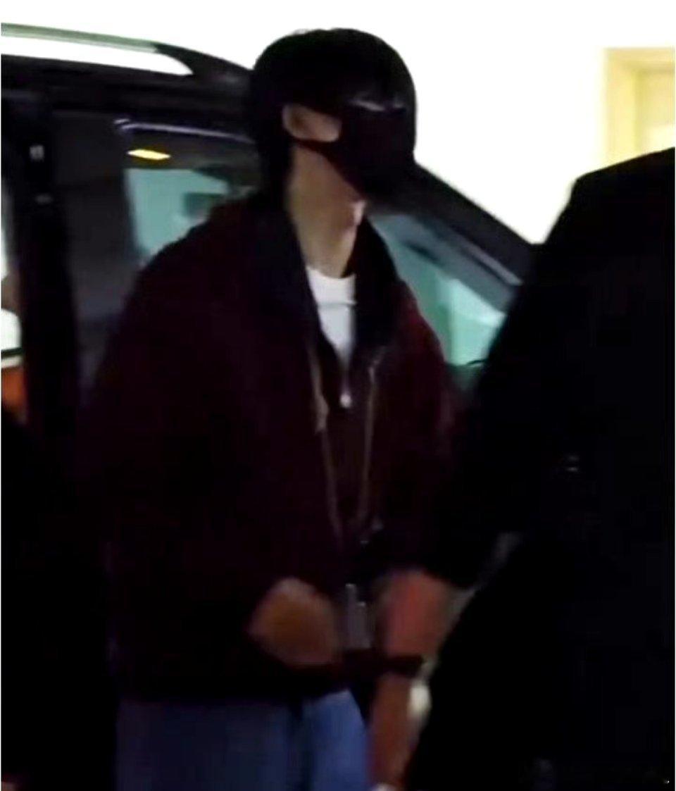 张凌赫、田曦薇出席逐玉庆功宴路透，男女主都来了 