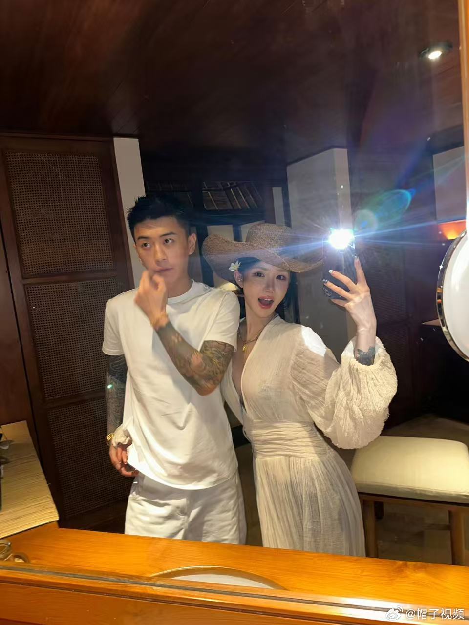 成功领上了家人们！！燥候薛小婉任权领证成功 小黄豆护送薛小婉任权领证