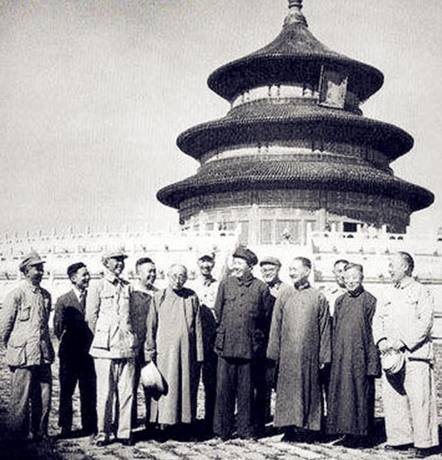 1949年9月，原大清官员陪毛主席在天坛游玩，突然，毛主席问其中一位：“你见过几
