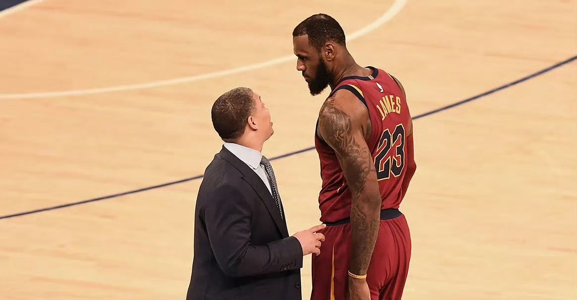 骑士詹姆斯克利夫兰骑士新赛季篮不住 近期，泰伦-卢在接受采访时谈到了自己曾经在克