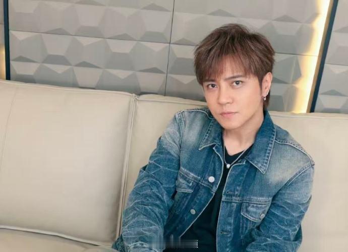 【经纪人说罗志祥早上去打球了】罗志祥方否认猝死传闻 据台媒，近日有传闻称46岁的