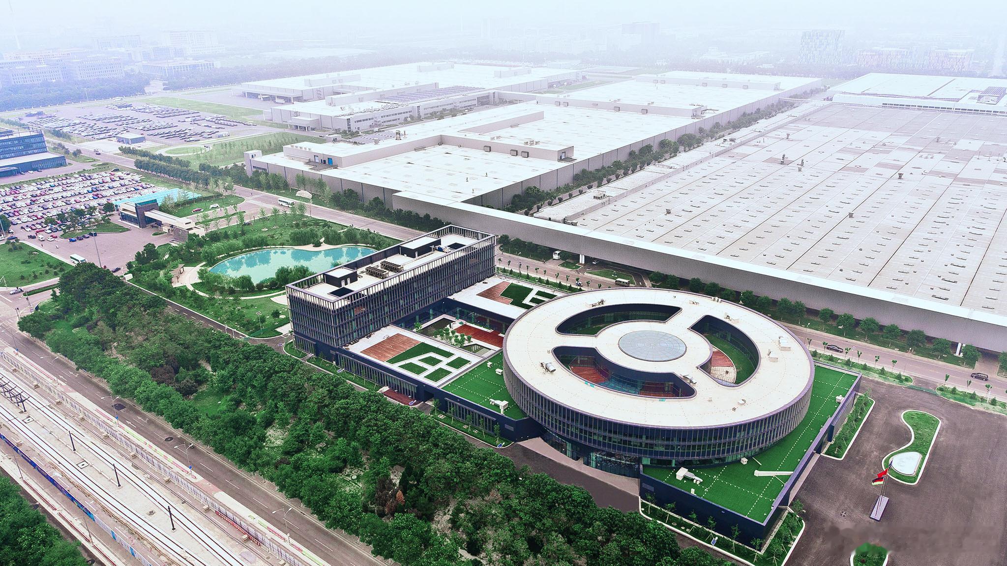 奔驰的大新闻：将加码中国市场，投资 140 亿元，推进本土化车型的投放，其中 1