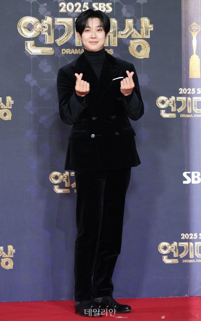 2025年SBS演技大赏红毯 崔宇植 